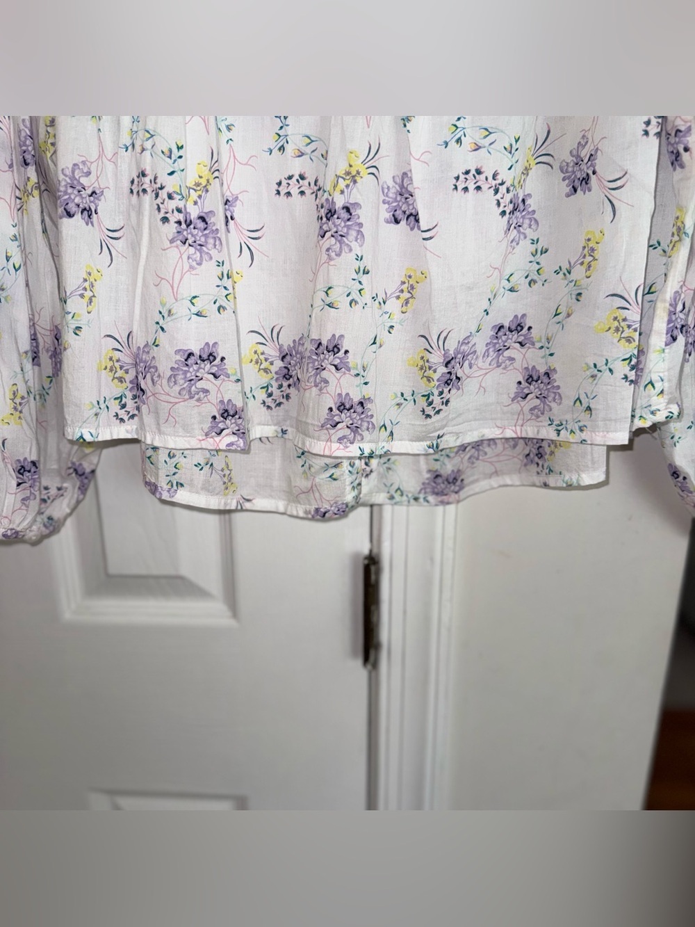 Scoop Womens XS Flowy Blouson Cotton Blouse White Purple Floral Long Sleeve Top - Picture 10 of 13